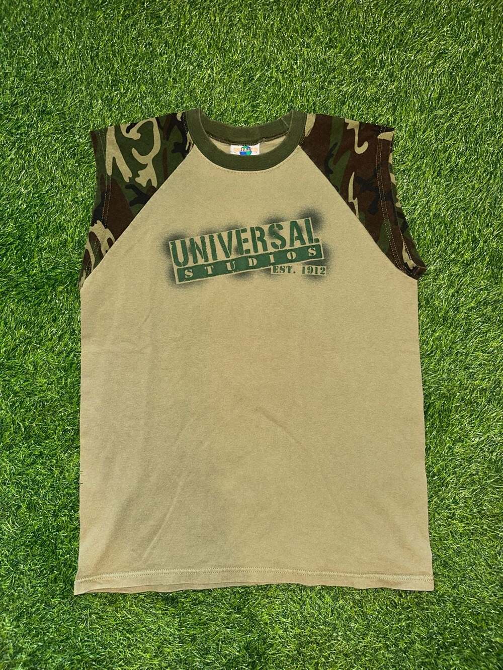 Vintage Universal Studios Camo Raglan Sleeveless T-Shirt Medium Made in USA